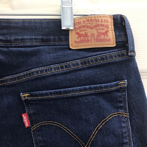 Women’s Levi shorts - Picture 7 of 9